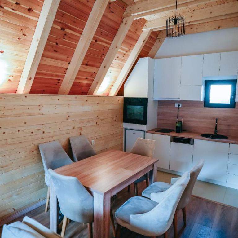 Ski Vista house - Two-Bedroom Chalet - 3