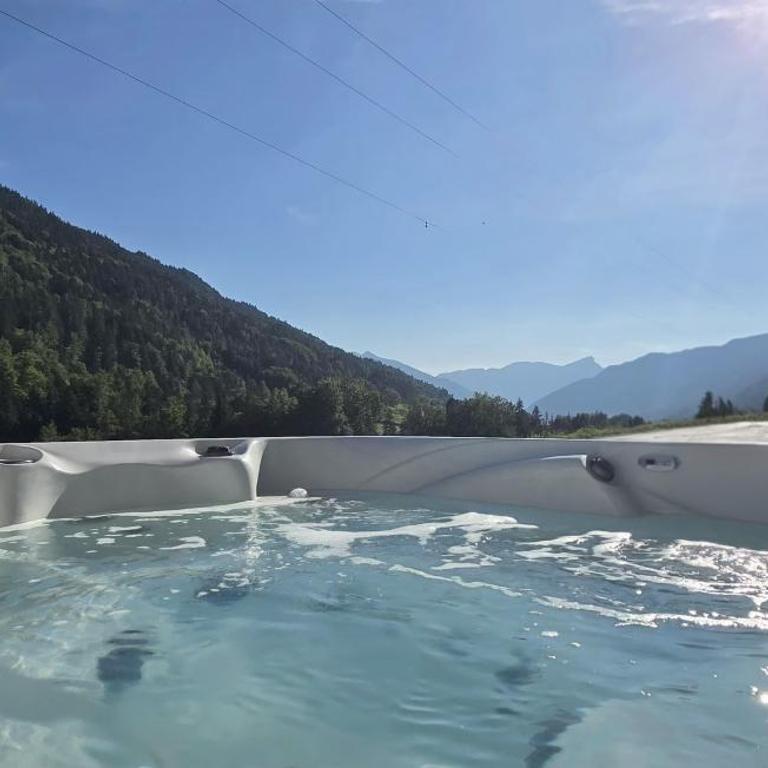 L'Aiguillon - Studio avec Jacuzzi pour 2 personnes et enfants proche stations - Idéal couple avec 1 enfant - Studio Familial - 1