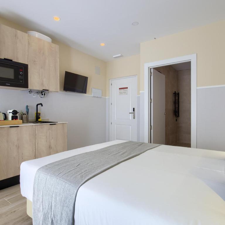 Dobo Madrid CV93 - Double Room - Disability Access - 10
