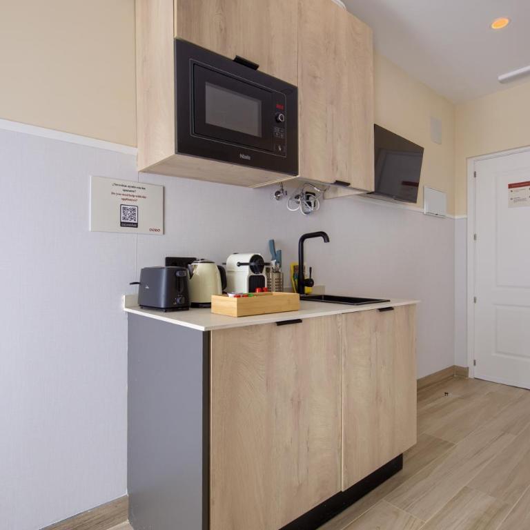 Dobo Madrid CV93 - Double Room - Disability Access - 9