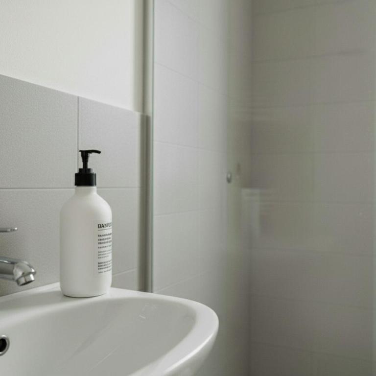 Stylish Persian Blue Room with Private Bath and WiFi - Appartamento con 1 Camera da Letto - 7