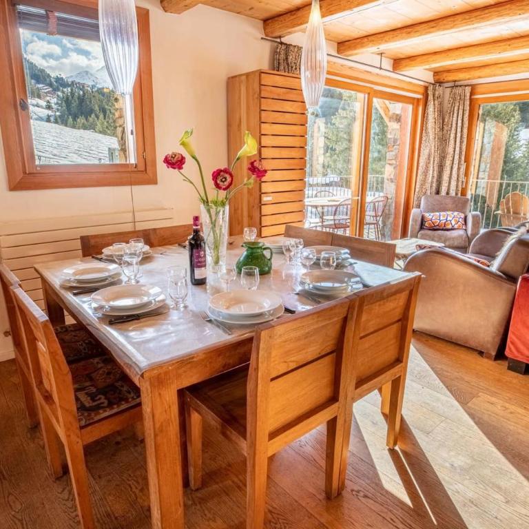 Chalet le Cairn - unique ski-in ski-out location! Outside Hot tube - Chalet - 12