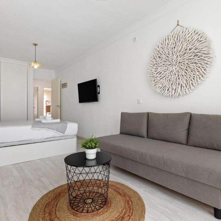 Amplio apartamento con piscina y parking en Torremolinos - Apartamento de 3 dormitorios - 13