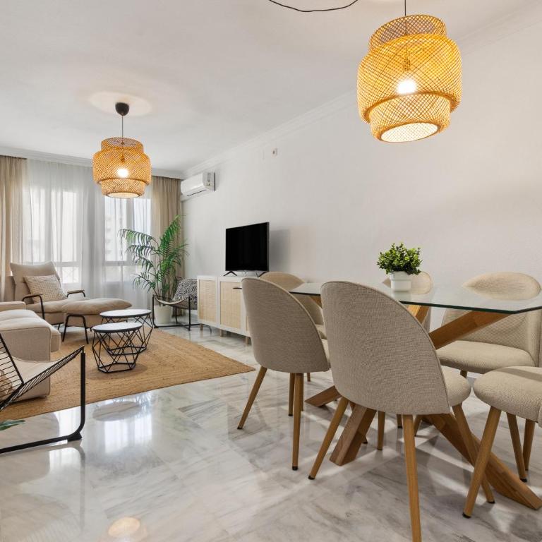Amplio apartamento con piscina y parking en Torremolinos - Apartamento de 3 dormitorios - 2