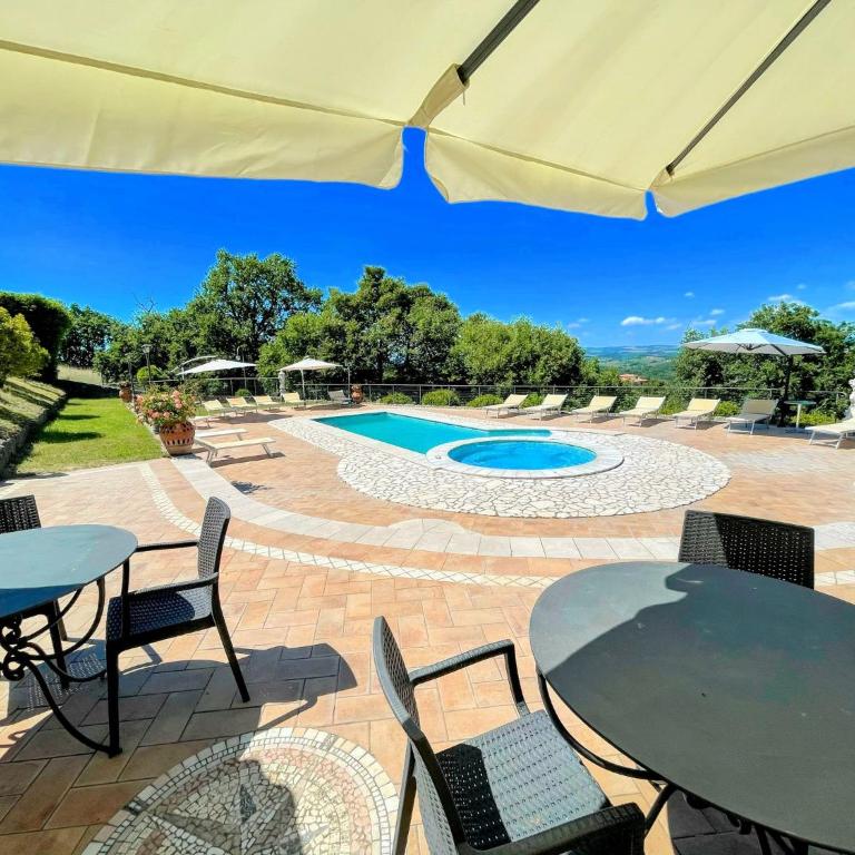 Charming villa in Umbria - sleeps 16 - lake view - Pool, jacuzzi and events room - Villa - 5