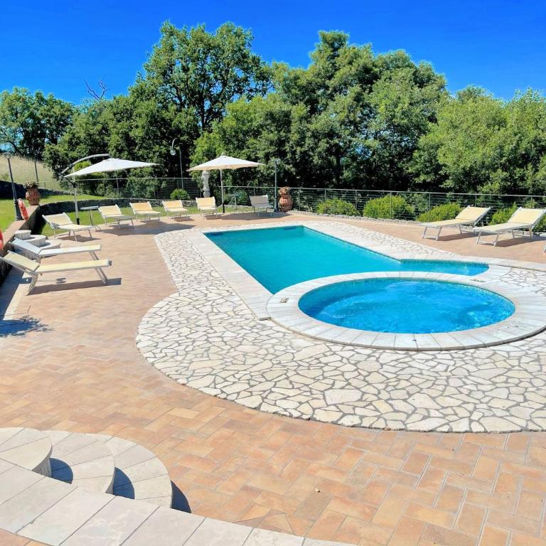 Charming villa in Umbria - sleeps 16 - lake view - Pool, jacuzzi and events room - Villa - 6