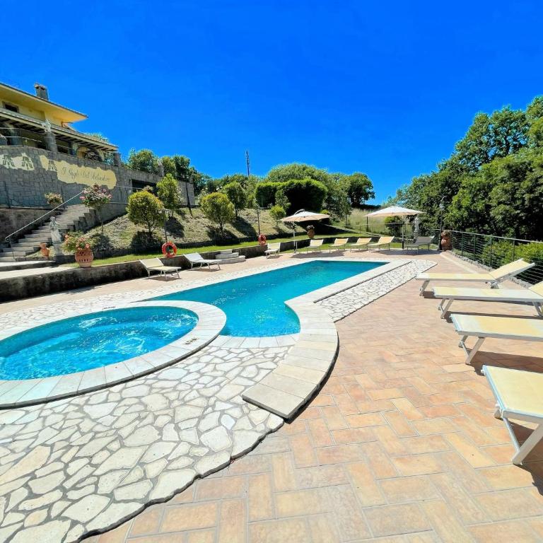 Charming villa in Umbria - sleeps 16 - lake view - Pool, jacuzzi and events room - Villa - 4