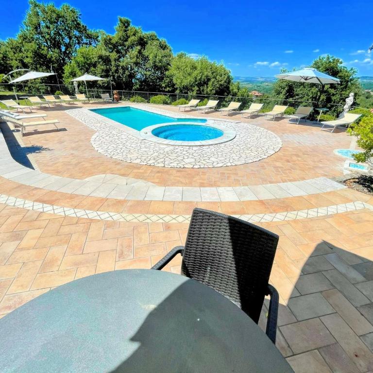 Charming villa in Umbria - sleeps 16 - lake view - Pool, jacuzzi and events room - Villa - 9
