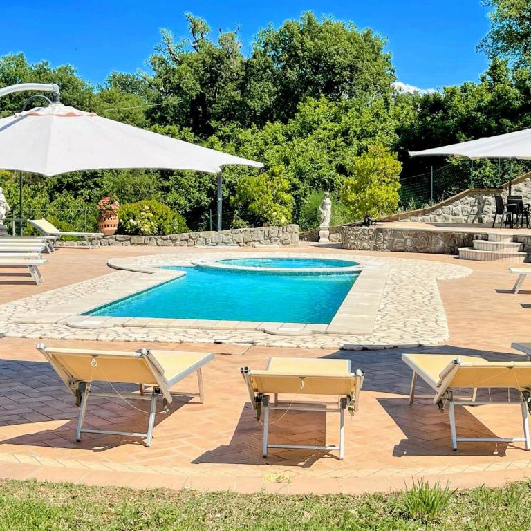 Charming villa in Umbria - sleeps 16 - lake view - Pool, jacuzzi and events room - Villa - 11