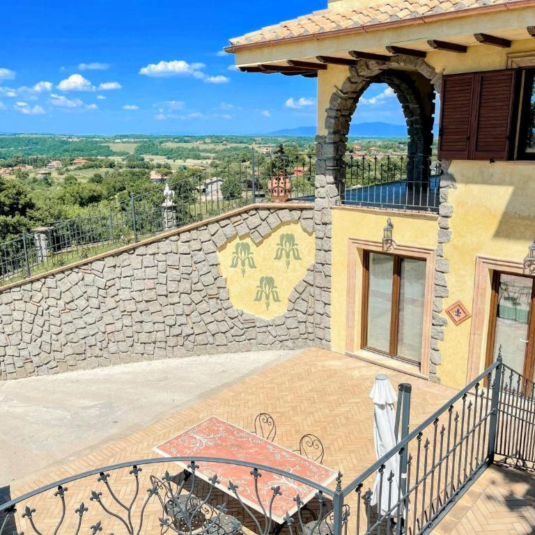 Charming villa in Umbria - sleeps 16 - lake view - Pool, jacuzzi and events room - Villa - 13