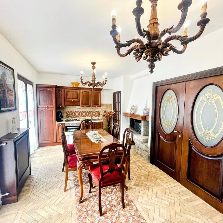 Charming villa in Umbria - sleeps 16 - lake view - Pool, jacuzzi and events room - Villa - 14