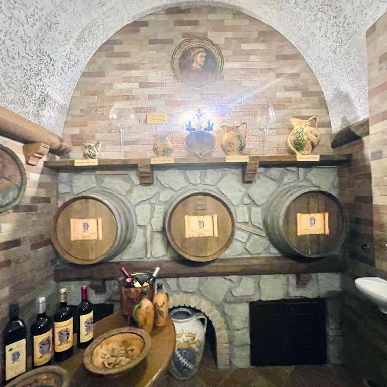 Charming villa in Umbria - sleeps 16 - lake view - Pool, jacuzzi and events room - Villa - 18