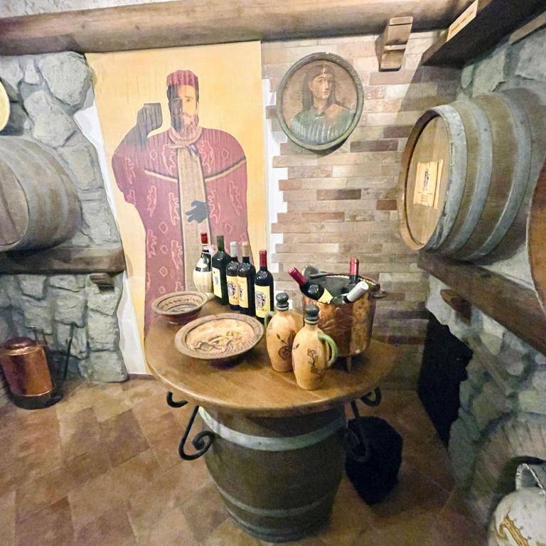 Charming villa in Umbria - sleeps 16 - lake view - Pool, jacuzzi and events room - Villa - 21