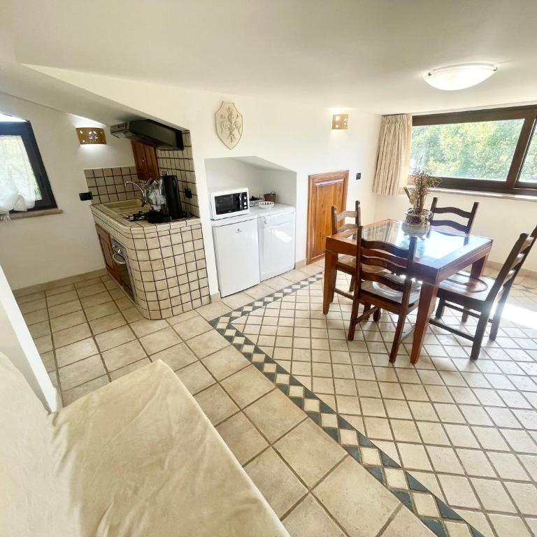 Charming villa in Umbria - sleeps 16 - lake view - Pool, jacuzzi and events room - Villa - 30