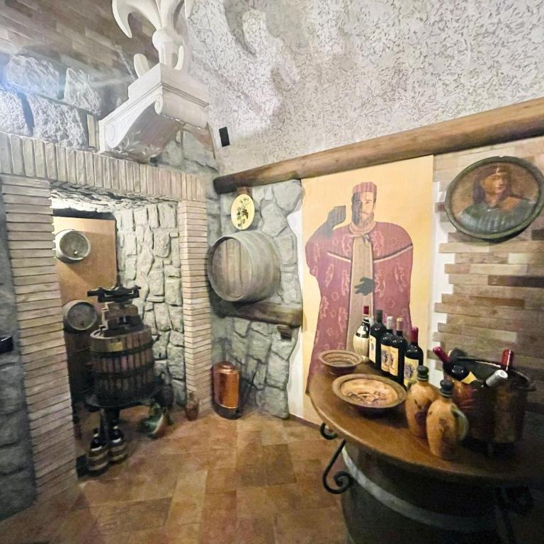 Charming villa in Umbria - sleeps 16 - lake view - Pool, jacuzzi and events room - Villa - 28