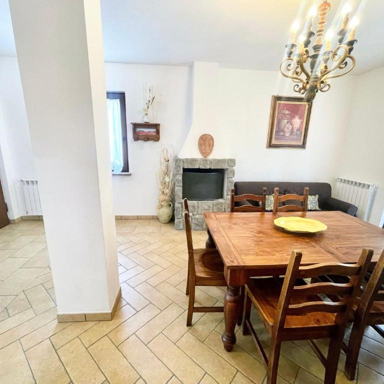 Charming villa in Umbria - sleeps 16 - lake view - Pool, jacuzzi and events room - Villa - 34