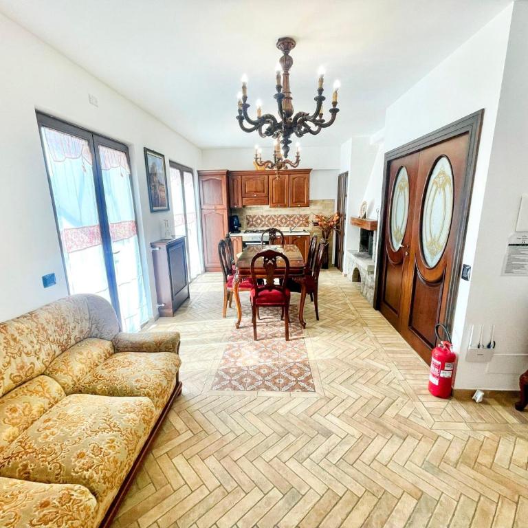 Charming villa in Umbria - sleeps 16 - lake view - Pool, jacuzzi and events room - Villa - 35