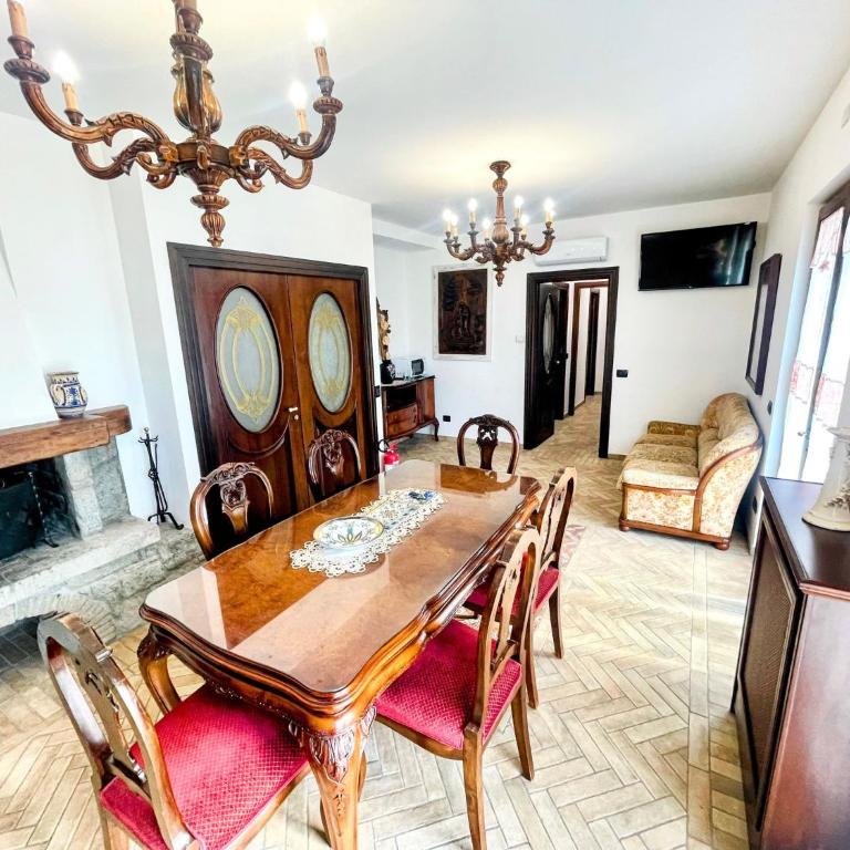 Charming villa in Umbria - sleeps 16 - lake view - Pool, jacuzzi and events room - Villa - 38
