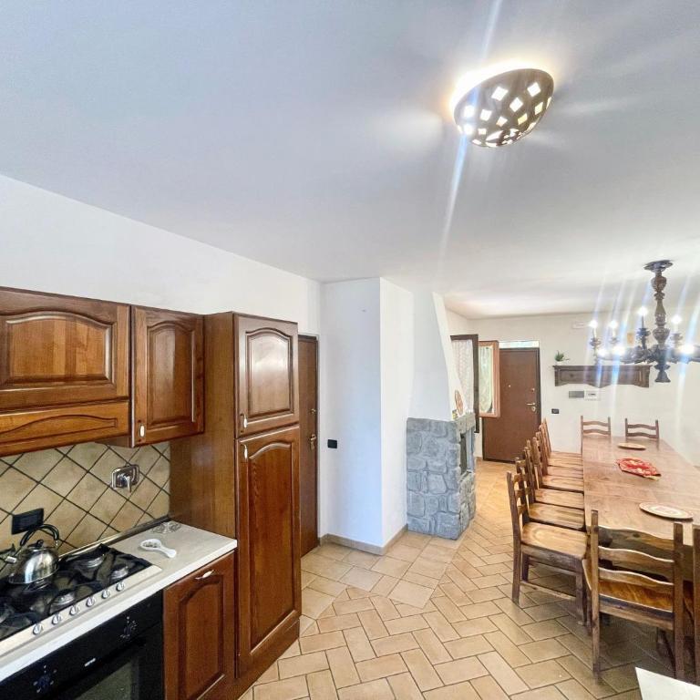 Charming villa in Umbria - sleeps 16 - lake view - Pool, jacuzzi and events room - Villa - 37