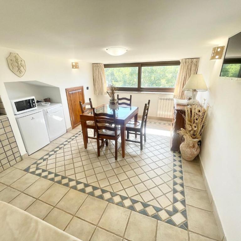 Charming villa in Umbria - sleeps 16 - lake view - Pool, jacuzzi and events room - Villa - 41