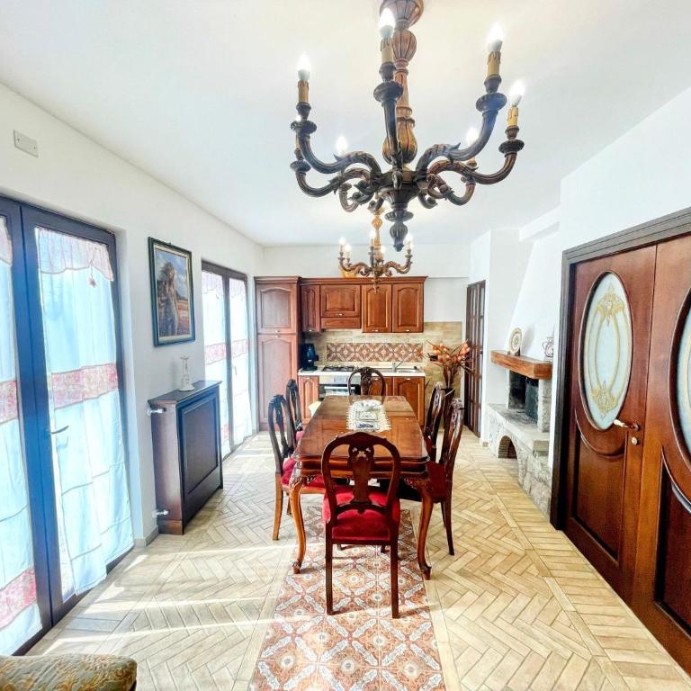 Charming villa in Umbria - sleeps 16 - lake view - Pool, jacuzzi and events room - Villa - 42