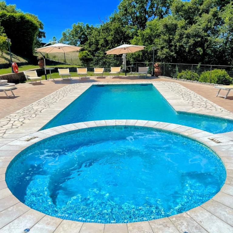 Charming villa in Umbria - sleeps 16 - lake view - Pool, jacuzzi and events room - Villa - 53