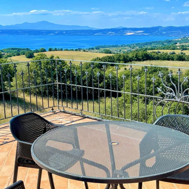 Charming villa in Umbria - sleeps 16 - lake view - Pool, jacuzzi and events room - Villa - 56
