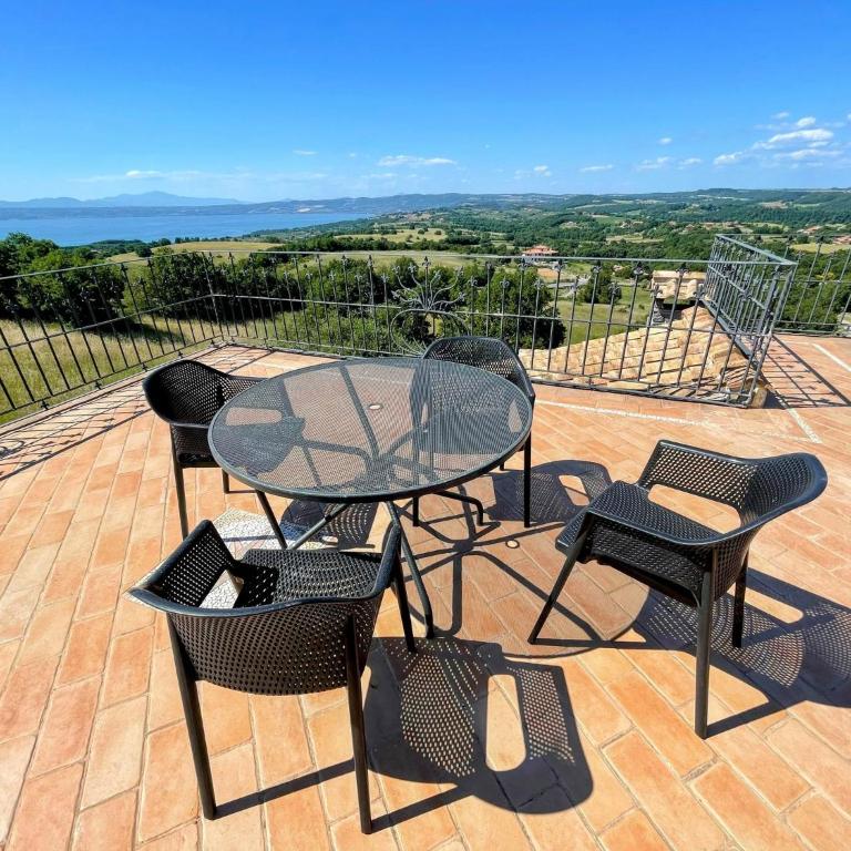 Charming villa in Umbria - sleeps 16 - lake view - Pool, jacuzzi and events room - Villa - 57