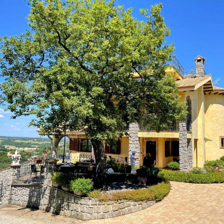 Charming villa in Umbria - sleeps 16 - lake view - Pool, jacuzzi and events room - Villa - 63