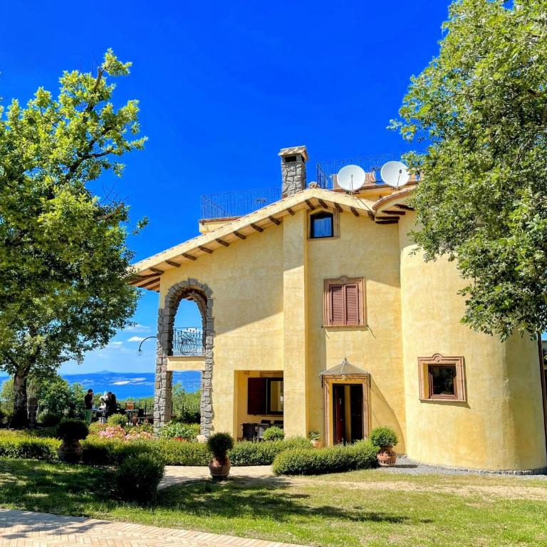 Charming villa in Umbria - sleeps 16 - lake view - Pool, jacuzzi and events room - Villa - 75
