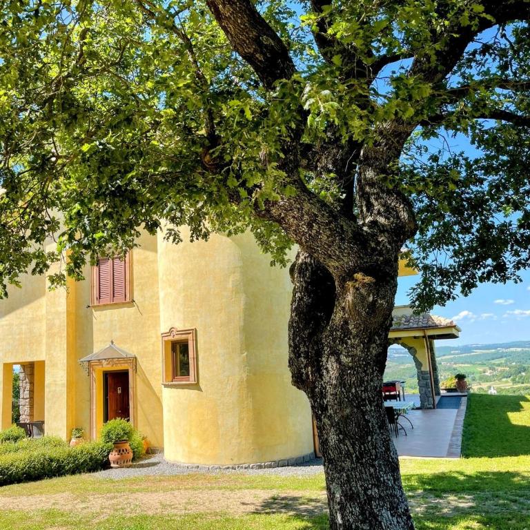 Charming villa in Umbria - sleeps 16 - lake view - Pool, jacuzzi and events room - Villa - 70