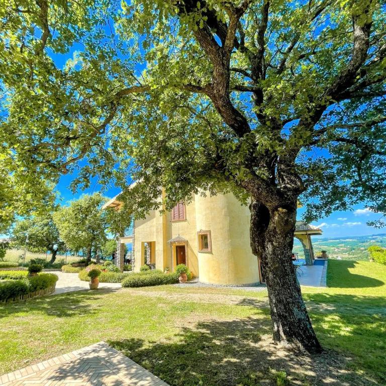 Charming villa in Umbria - sleeps 16 - lake view - Pool, jacuzzi and events room - Villa - 74