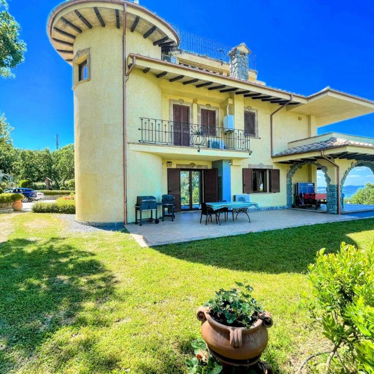 Charming villa in Umbria - sleeps 16 - lake view - Pool, jacuzzi and events room - Villa - 76
