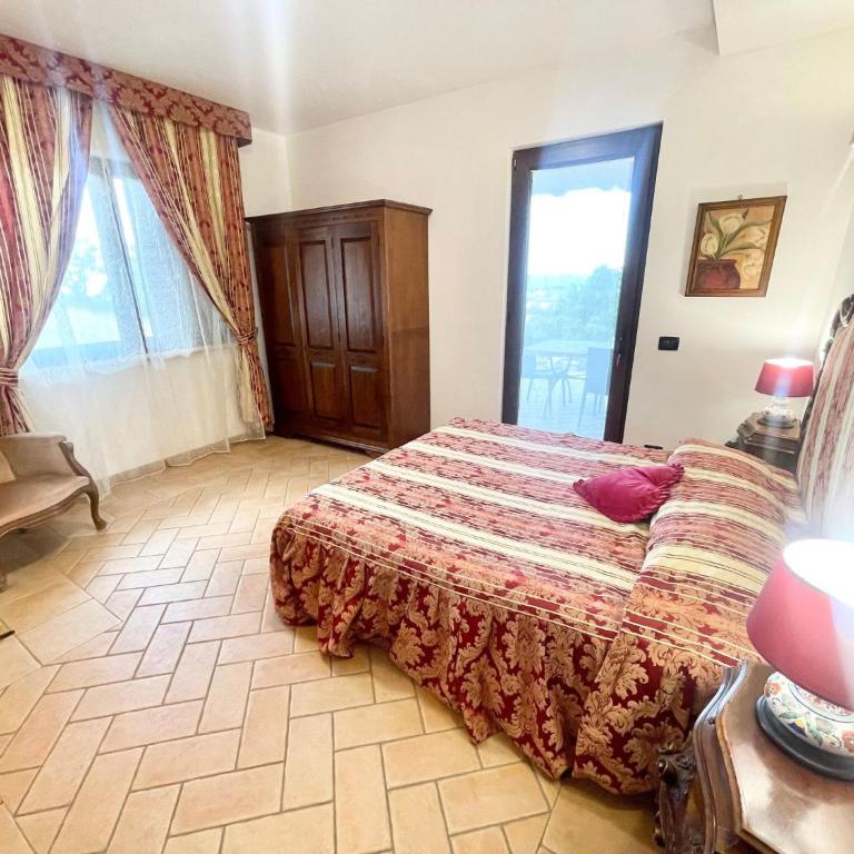 Charming villa in Umbria - sleeps 16 - lake view - Pool, jacuzzi and events room - Villa - 80