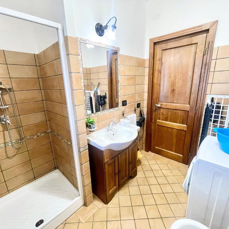 Charming villa in Umbria - sleeps 16 - lake view - Pool, jacuzzi and events room - Villa - 94