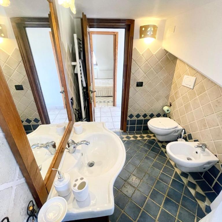 Charming villa in Umbria - sleeps 16 - lake view - Pool, jacuzzi and events room - Villa - 96