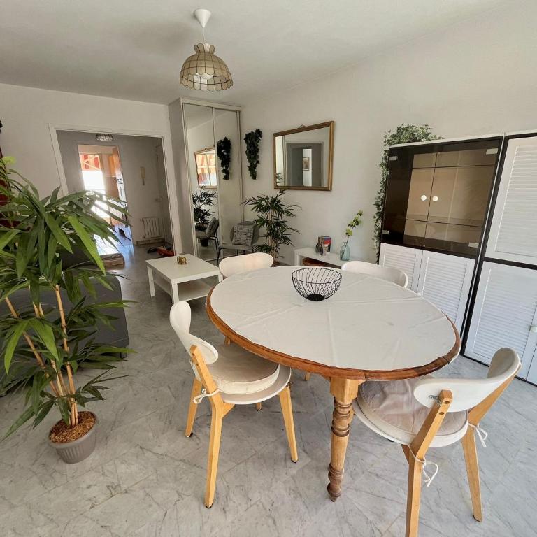 Beautiful 2 bedroom apartment Port - 5 min to beaches - Appartement 2 Chambres - 6