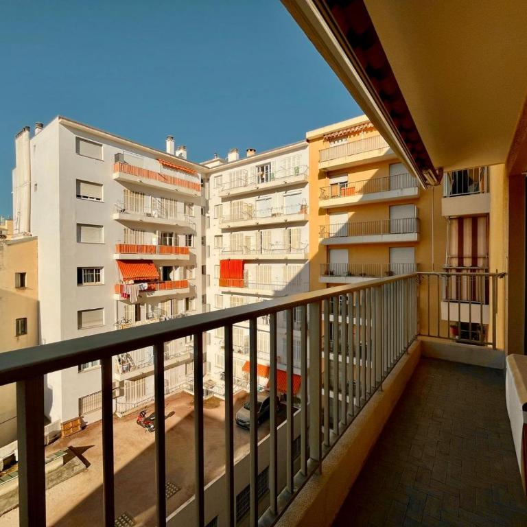 Beautiful 2 bedroom apartment Port - 5 min to beaches - Appartement 2 Chambres - 7