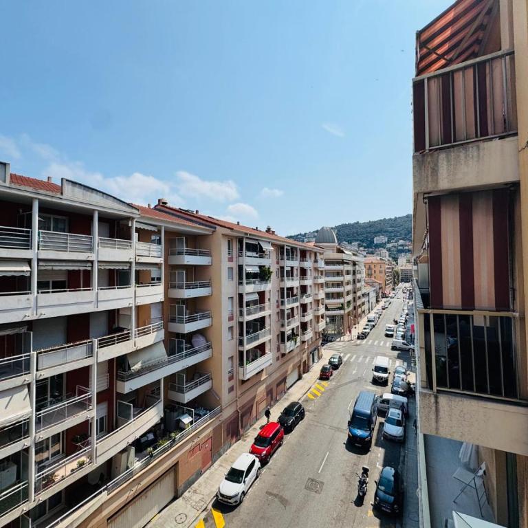 Beautiful 2 bedroom apartment Port - 5 min to beaches - Appartement 2 Chambres - 12
