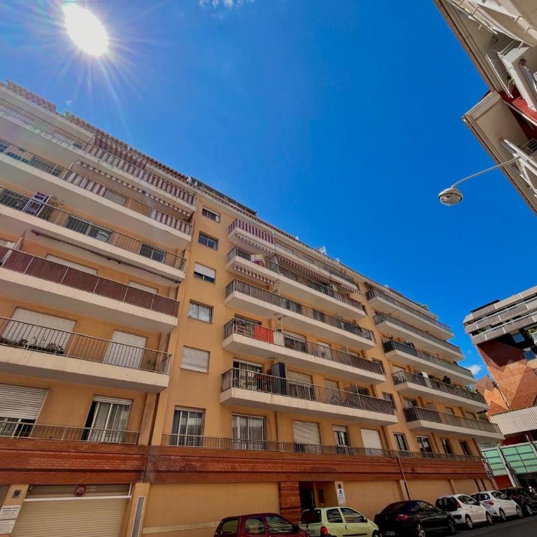 Beautiful 2 bedroom apartment Port - 5 min to beaches - Appartement 2 Chambres - 14