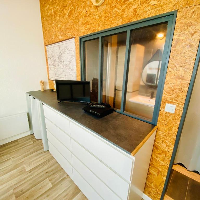Duplex industriel - Centre ville Parking privé WIFI - Appartement 1 Chambre - 8