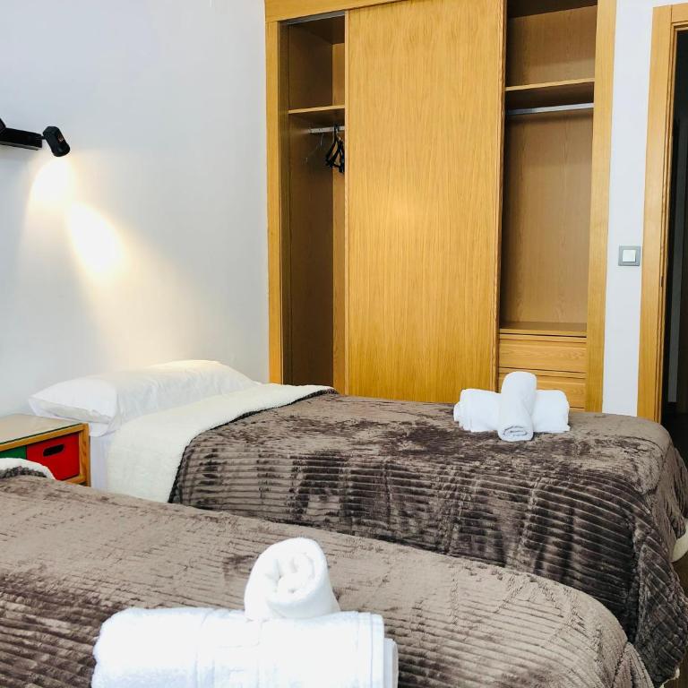 ROOMS Malaga Centro Jinetes - Habitación Doble con baño compartido - 2 camas - 1