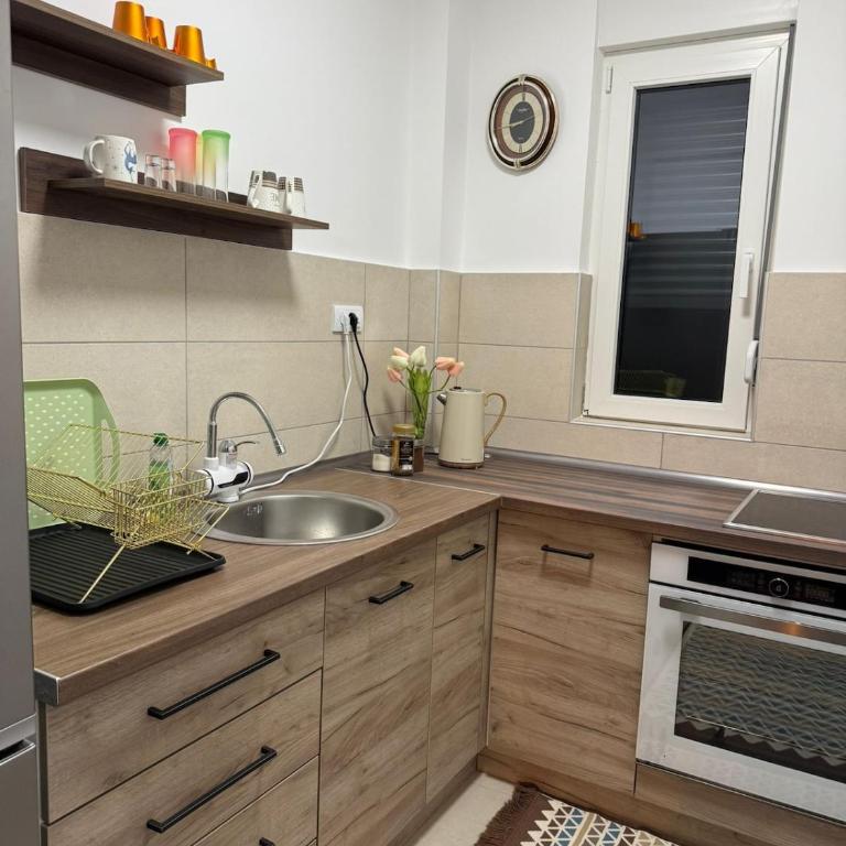 Nest24- cozy apartment with terrace and private garage - One-Bedroom Apartment - 3