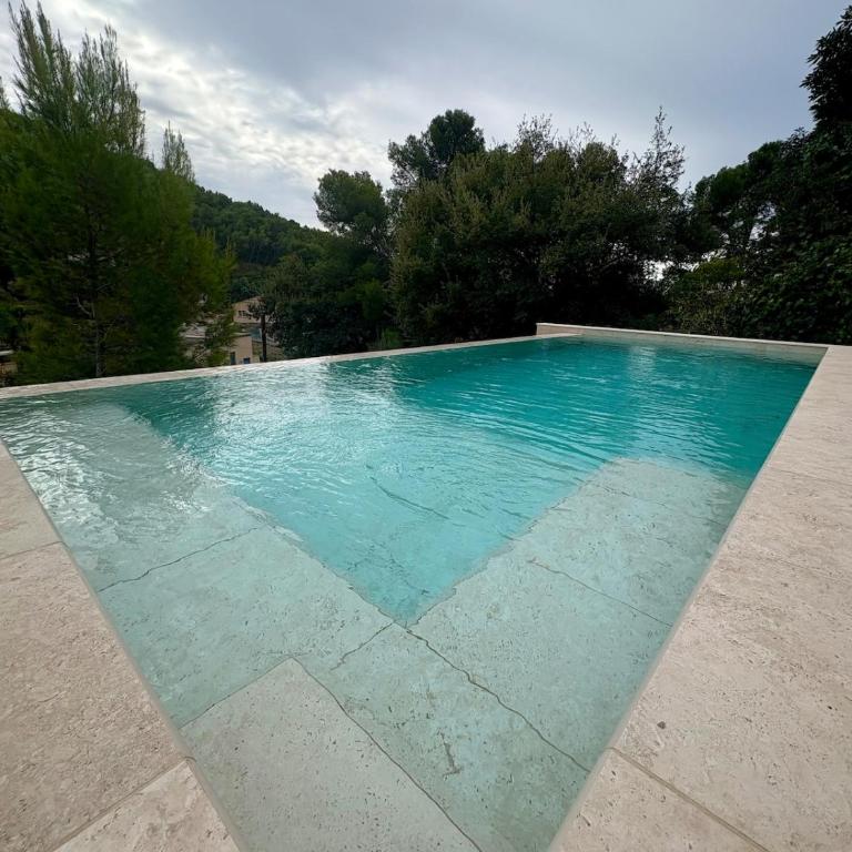 Charmant T2 avec terrasse, piscine et jardin - Appartement 1 Chambre - 24