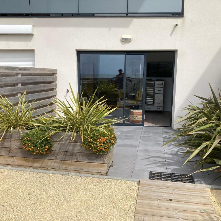 Studio neuf déco vintage face mer,terrasse ,jardin,wifi,parking sous-sol privé - One-Bedroom Apartment - 12