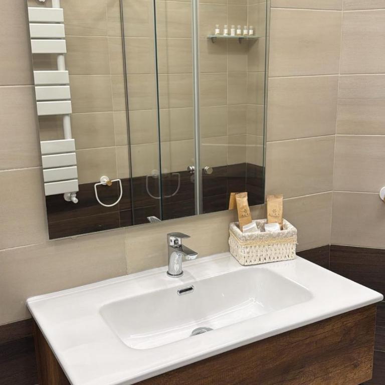 Kairos Relais - Deluxe Quadruple Room - 9