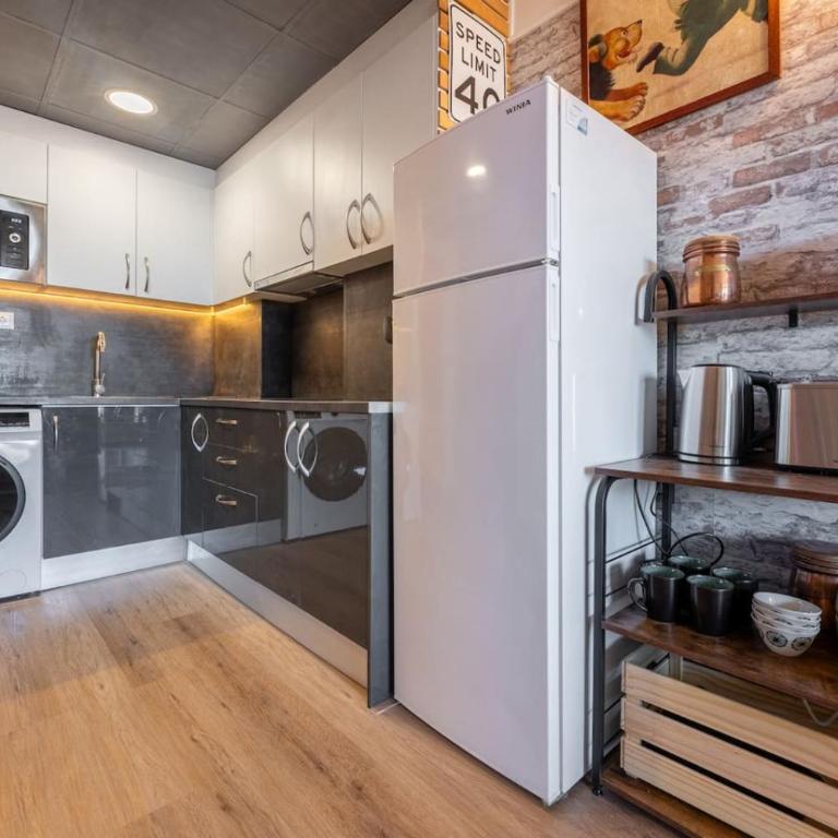 Charming Loft in Salou - Two-Bedroom Apartment with Pool View - 38
