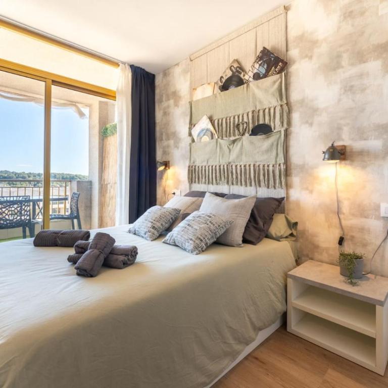 Charming Loft in Salou - Two-Bedroom Apartment with Pool View - 16