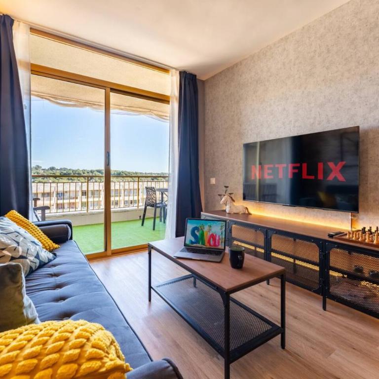 Charming Loft in Salou - Two-Bedroom Apartment with Pool View - 17