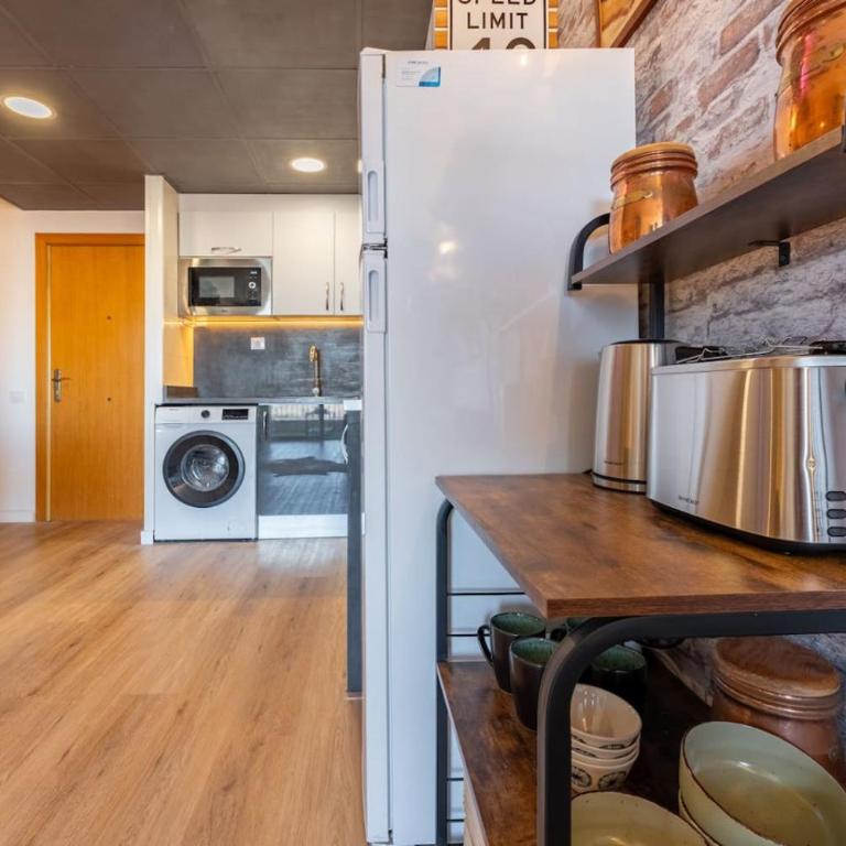 Charming Loft in Salou - Two-Bedroom Apartment with Pool View - 9